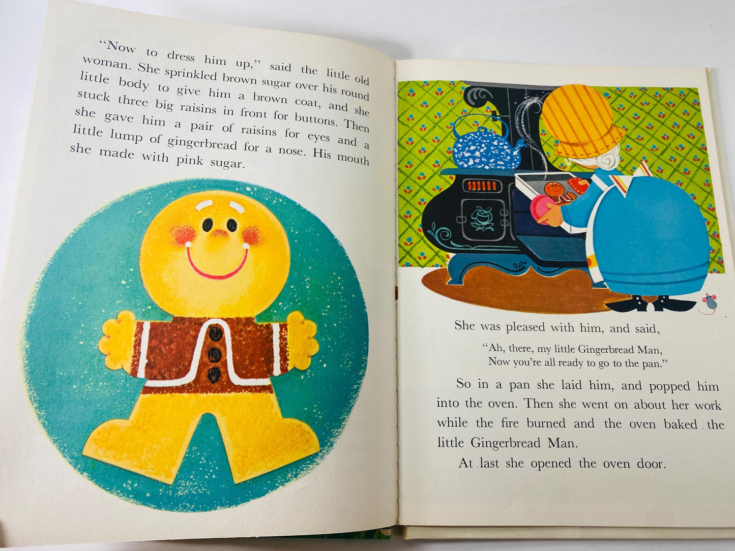 Gingerbread Man vintage GIANT Whitman Book circa 1967 Christmas holiday children's book illustrated by Anne Sellers Leaf reading