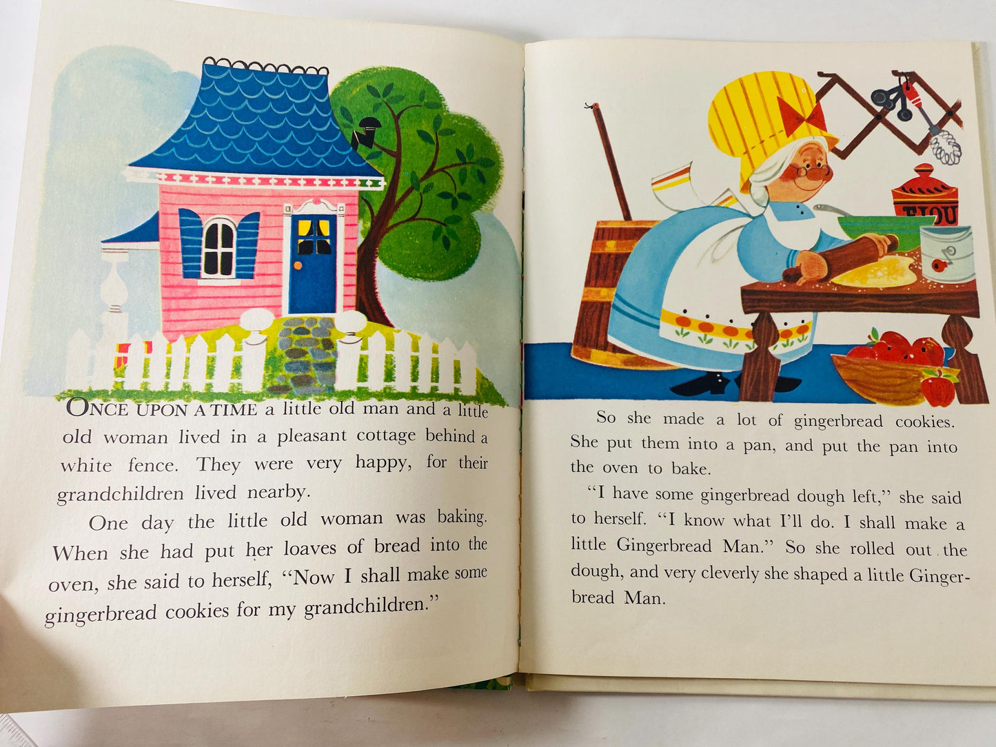 Gingerbread Man vintage GIANT Whitman Book circa 1967 Christmas holiday children's book illustrated by Anne Sellers Leaf reading