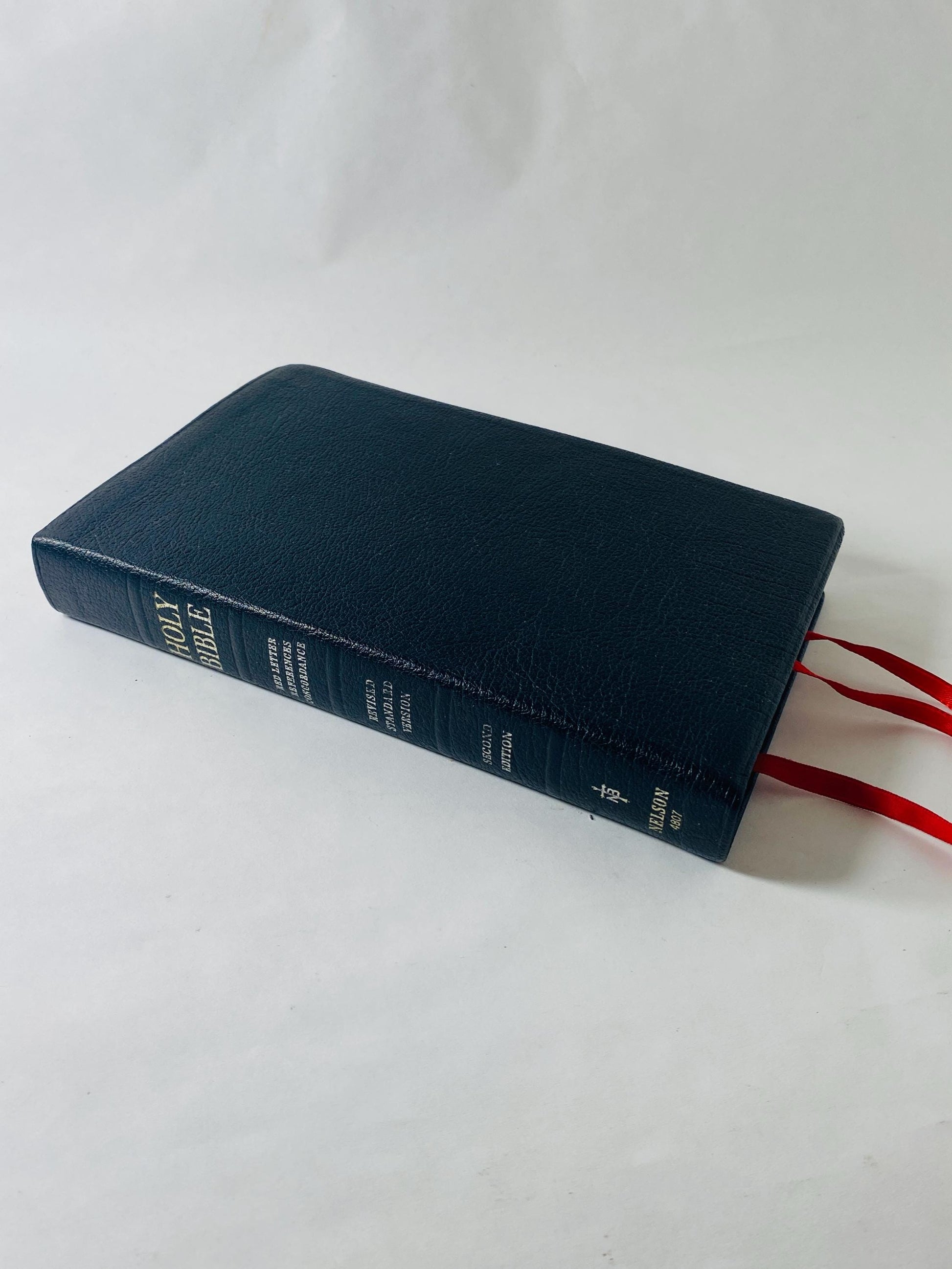Holy Bible Old & New Testaments Red Letter Edition circa 1972 Vintage bible w leather cover. Thomas Nelson. King James Rev