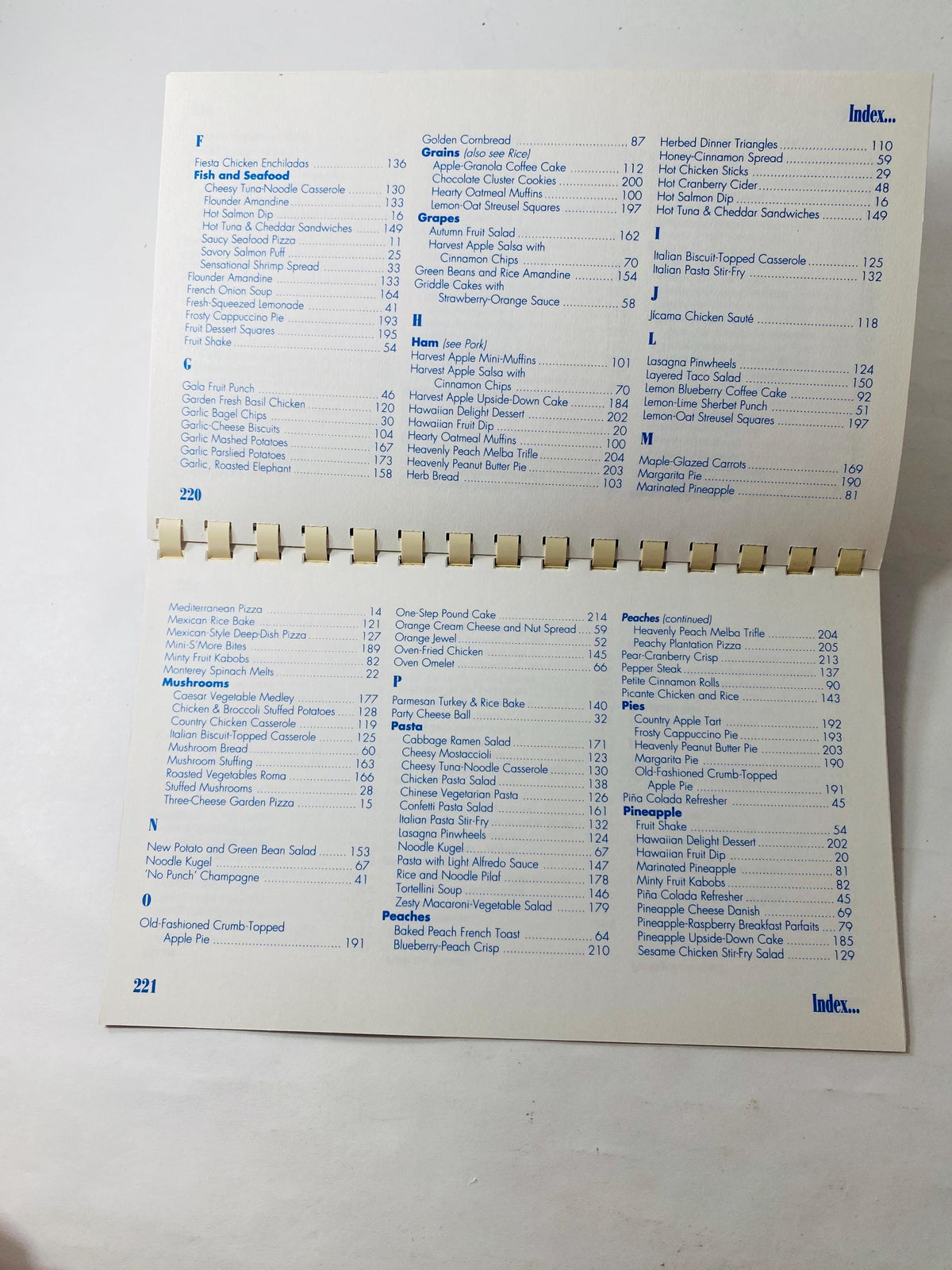 Pampered Chef vintage Recipes from the Heart spiral cookbook circa 1997 appetizers desserts main dishes sticky buns biscuits pepper steak