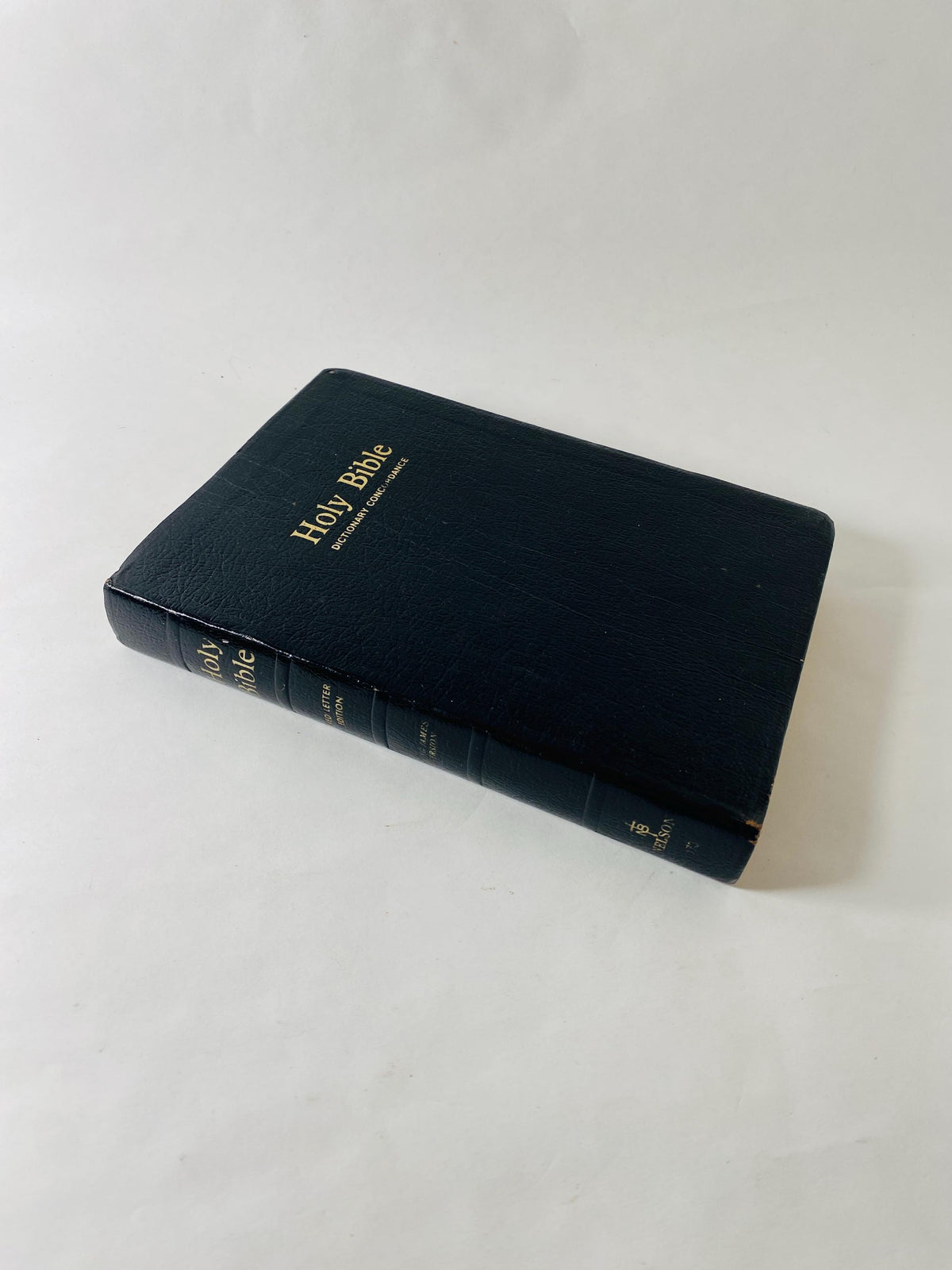1977 Holy Bible Old & New Testaments Red Letter Edition Vintage bible with leather cover Thomas Nelson. King James Rev Please see pictures