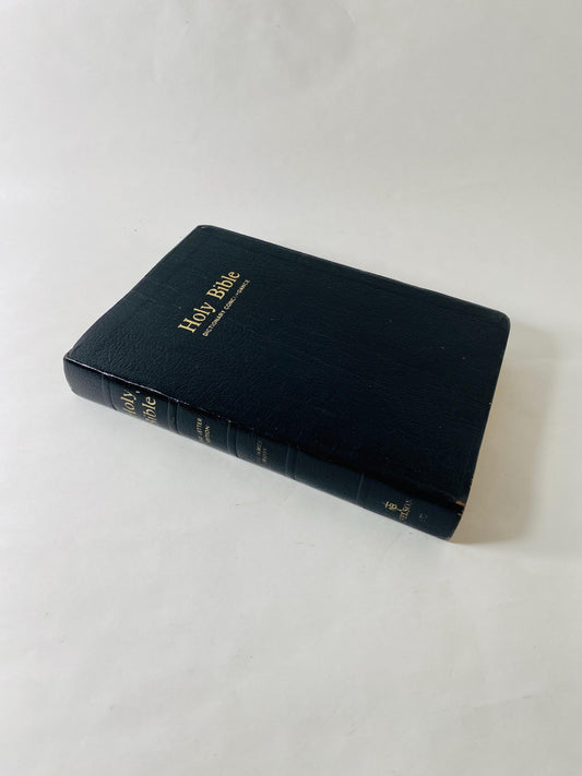 1977 Holy Bible Old & New Testaments Red Letter Edition Vintage bible with leather cover Thomas Nelson. King James Rev Please see pictures