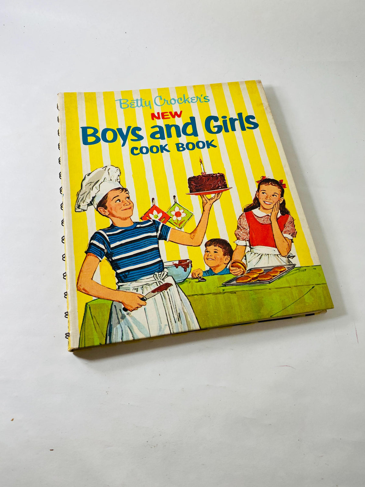 Betty Crocker's New Boys & Girls Cookbook FIRST EDITION Vintage Cookbook circa 1965 American Cookery Retro Recipes for kids Christmas