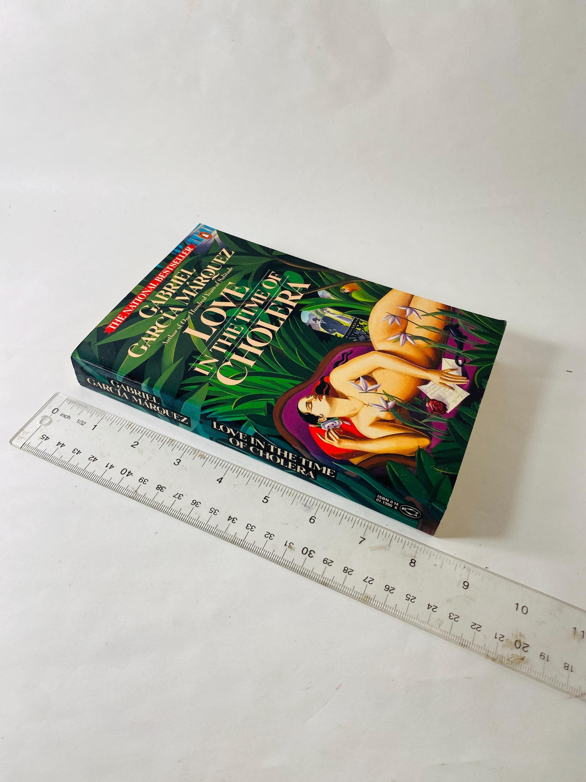 Gabriel García Márquez Love in the Time of Cholera FIRST PRINTING Vintage paperback book love story youthful passion to old age Sth America