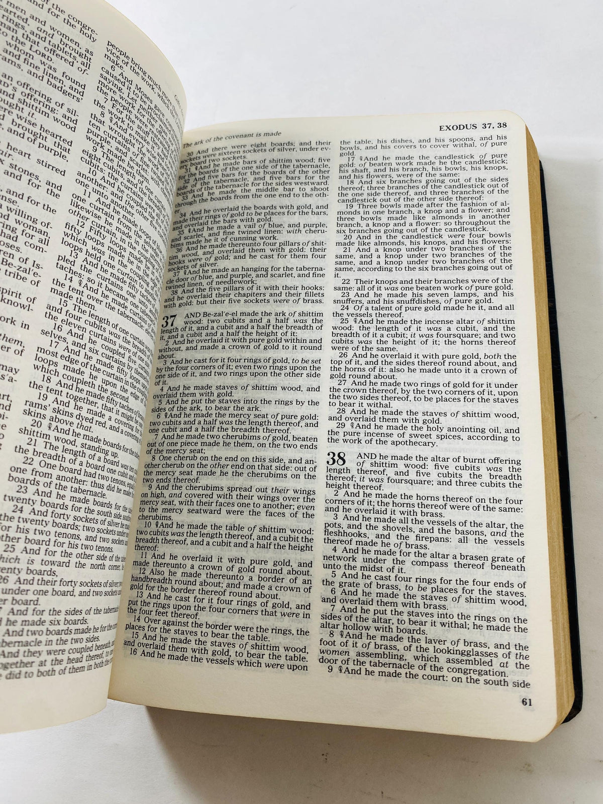 1977 Holy Bible Old & New Testaments Red Letter Edition Vintage bible with leather cover Thomas Nelson. King James Rev Please see pictures