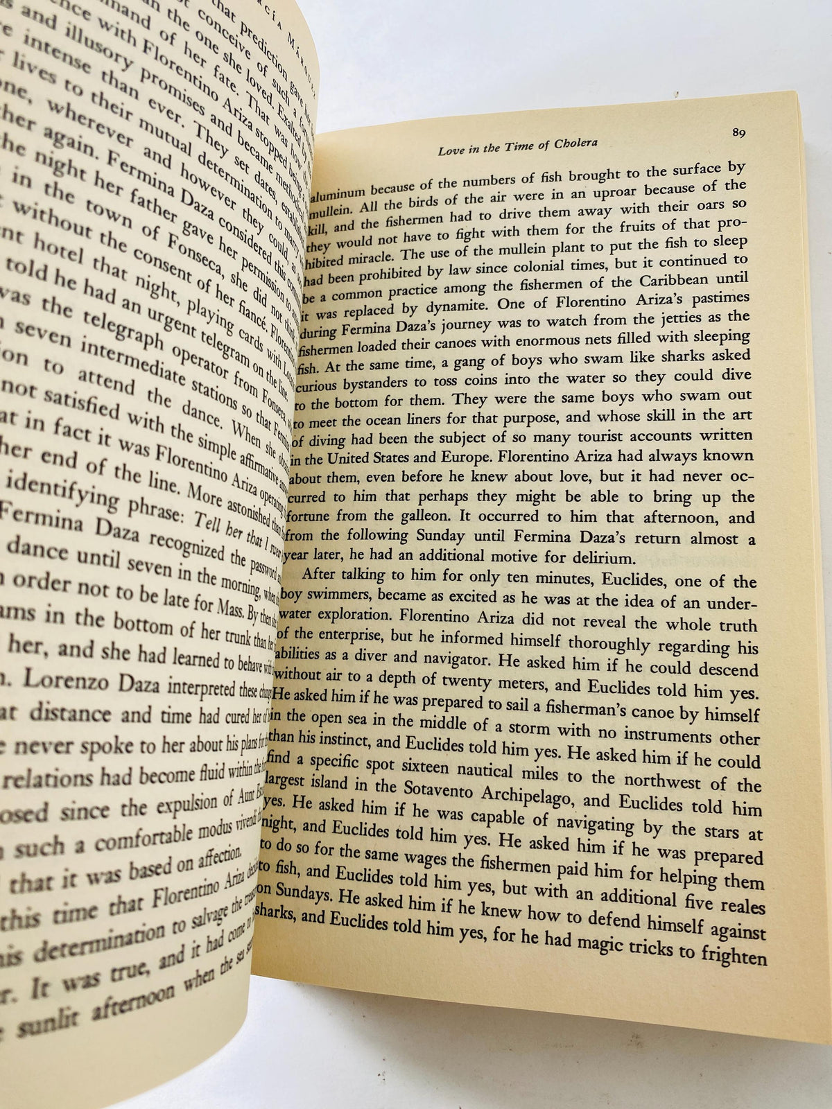 Gabriel García Márquez Love in the Time of Cholera FIRST PRINTING Vintage paperback book love story youthful passion to old age Sth America