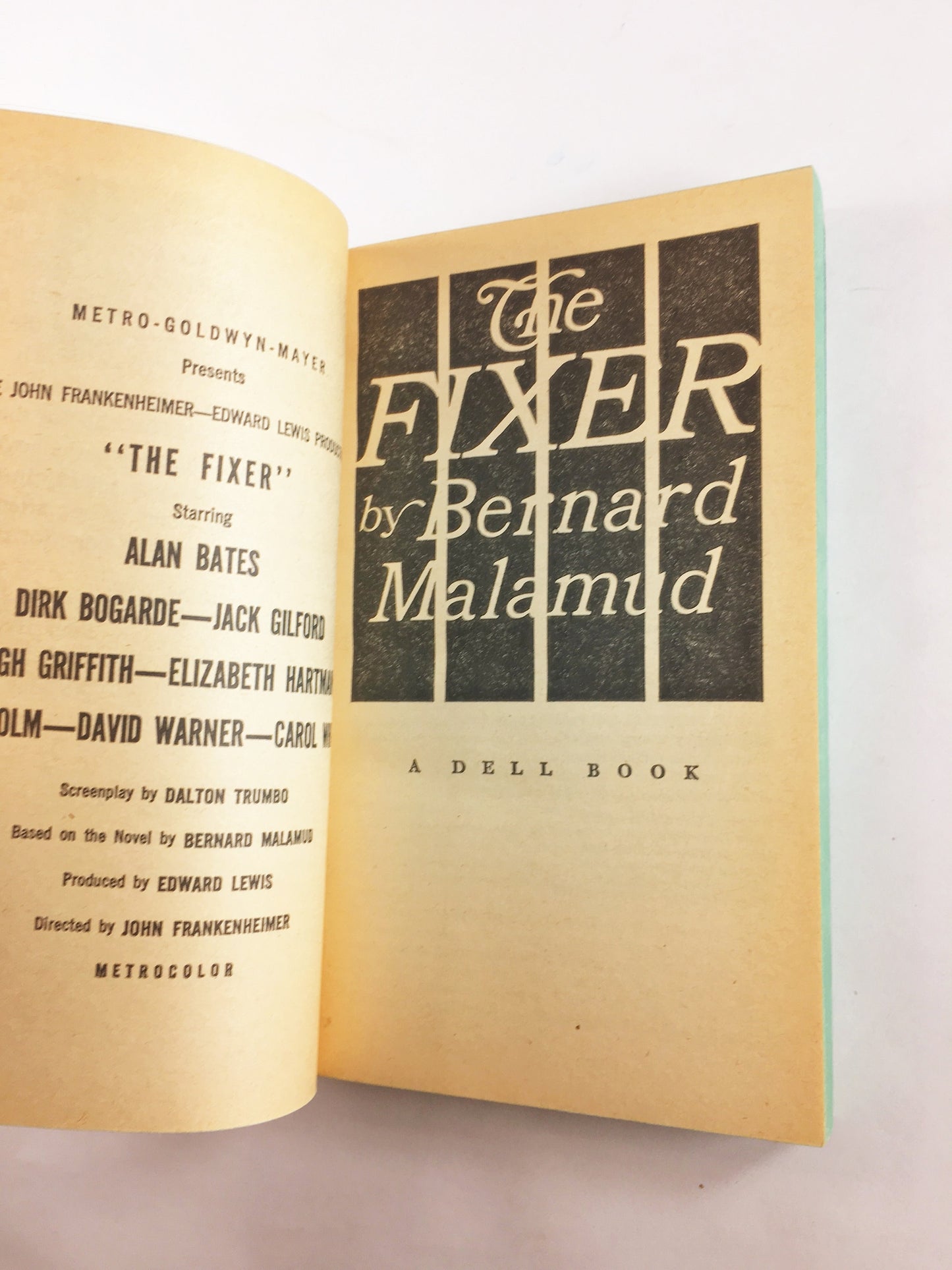 The Fixer by Malamud. EARLY PRINTING Vintage paperback book circa 1969. National Book Award and the Pulitzer Prize. Great Jewish novel