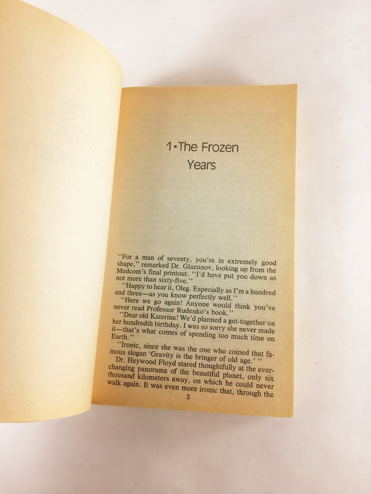 Arthur C Clarke 2061 Space Odyssey Three Vintage paperback book circa 1989. FIRST Mass PRINTING science fiction Nebula & Hugo awards