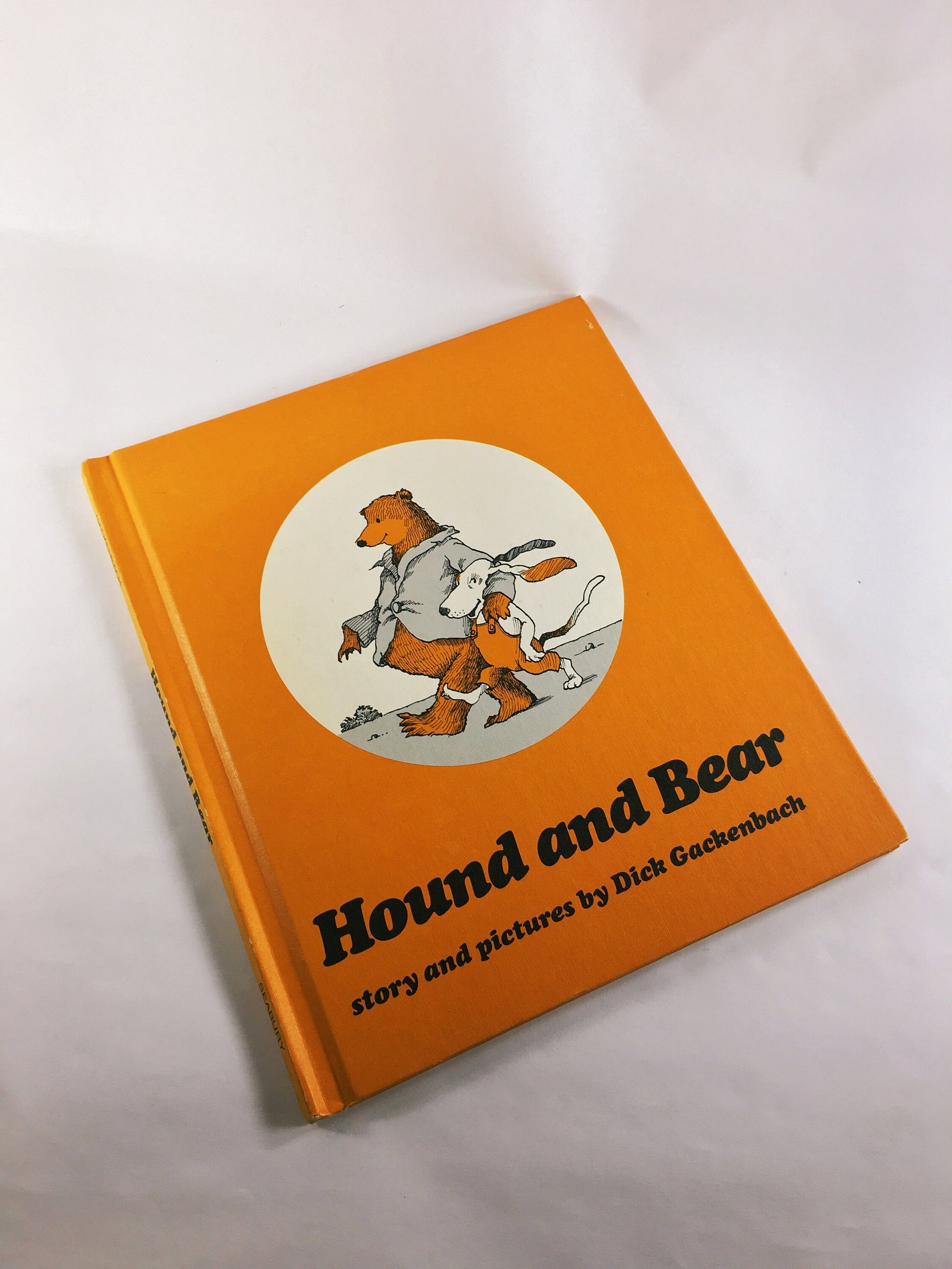 Hound and Bear Vintage Weekly Reader book circa 1976 by Dick Gackenbach. Hound plays one practical joke too many.
