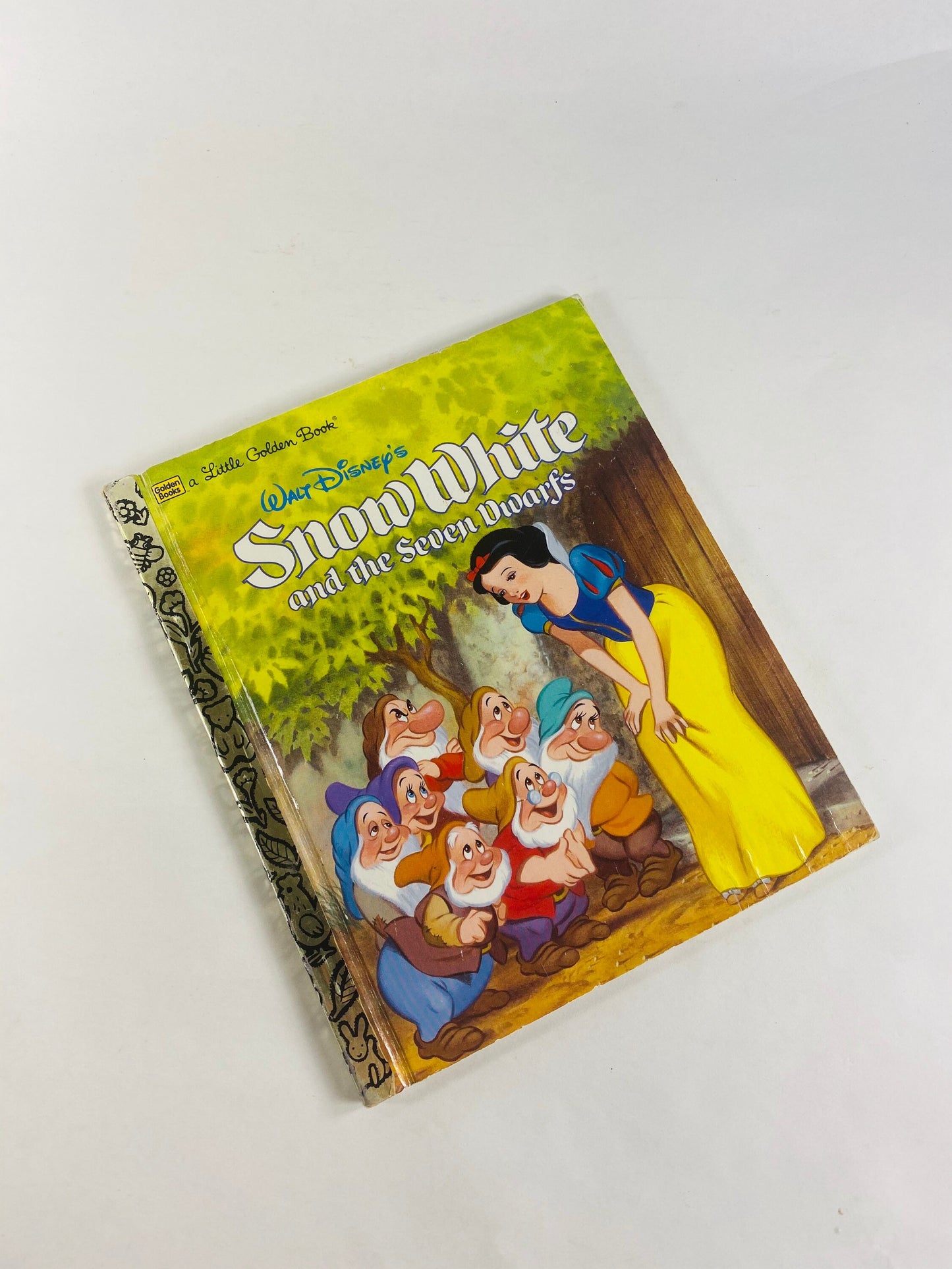 Snow White and the Seven Dwarfs book circa 1993. Walt Disney Little Golden Book vintage children's princess book. Bedtime stories
