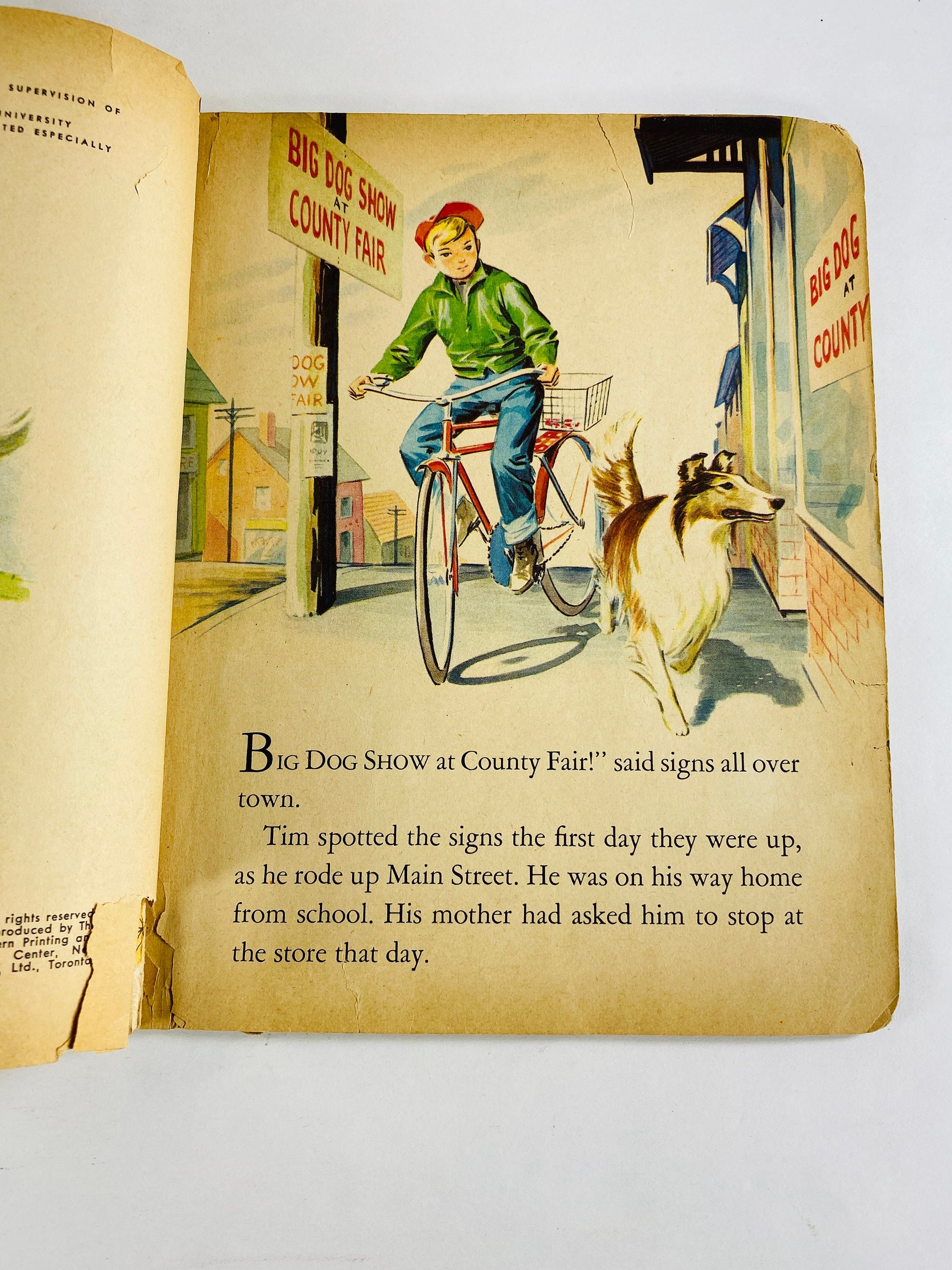 Lassie Shows the Way vintage Little Golden Book. POOR CONDITION Children's book. Torn pages Please see pictures