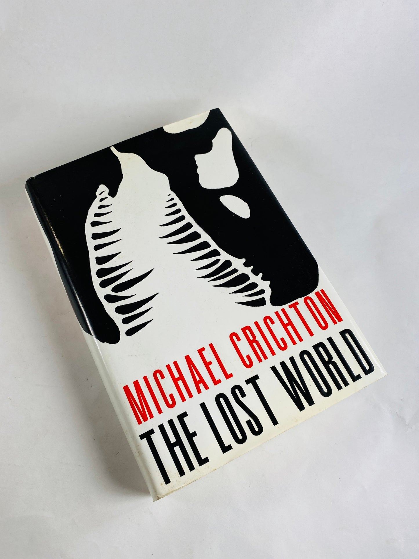 Lost World by Michael Crichton. FIRST Trade EDITION vintage book circa 1995. Sequel to Jurassic Park.