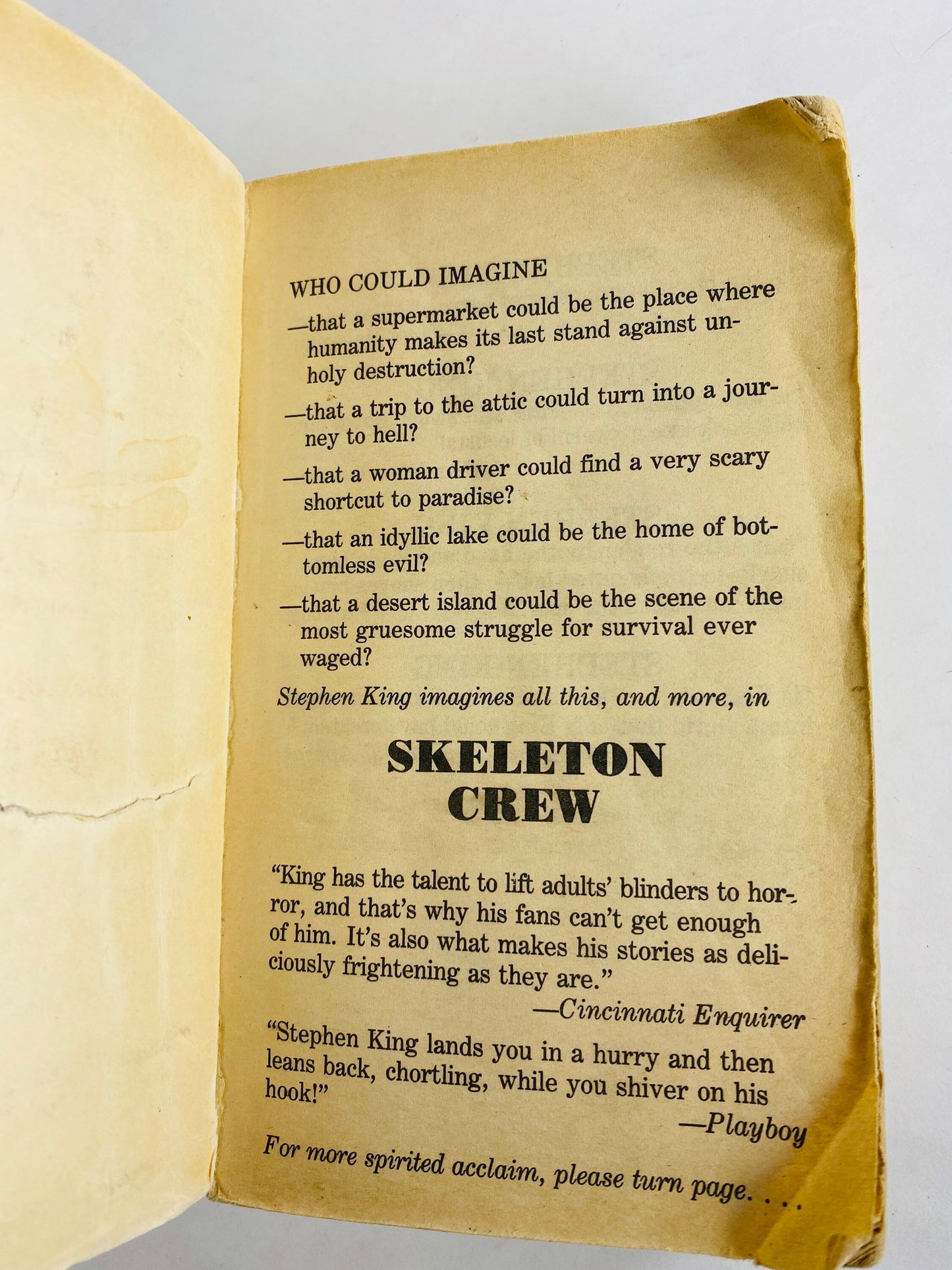 Skeleton Crew by Stephen King Vintage paperback book circa 1986. First Signet Printing. Gruesome terror macabre satantic seduction