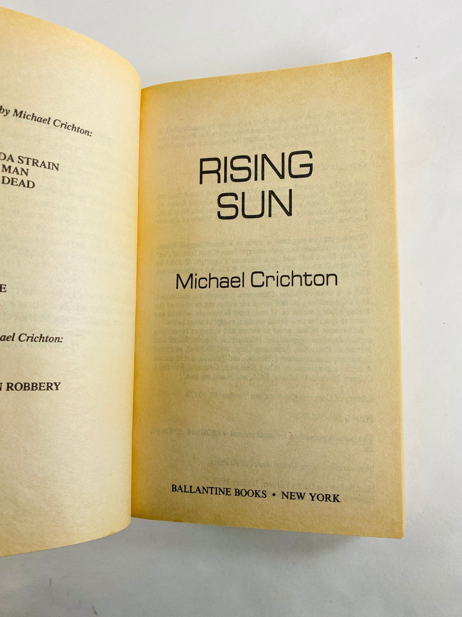 1993 Rising Sun by Michael Crichton vintage paperback book set in Japan business moguls compete for control of the electronics industry