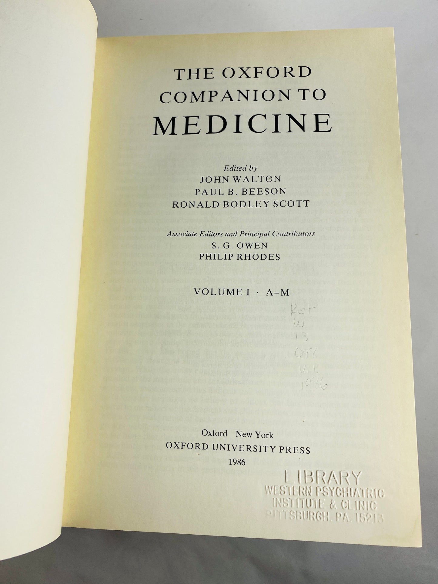 Oxford Companion to Medicine vintage book set circa 1986 blue & gold bookshelf decor Decorative old book lot