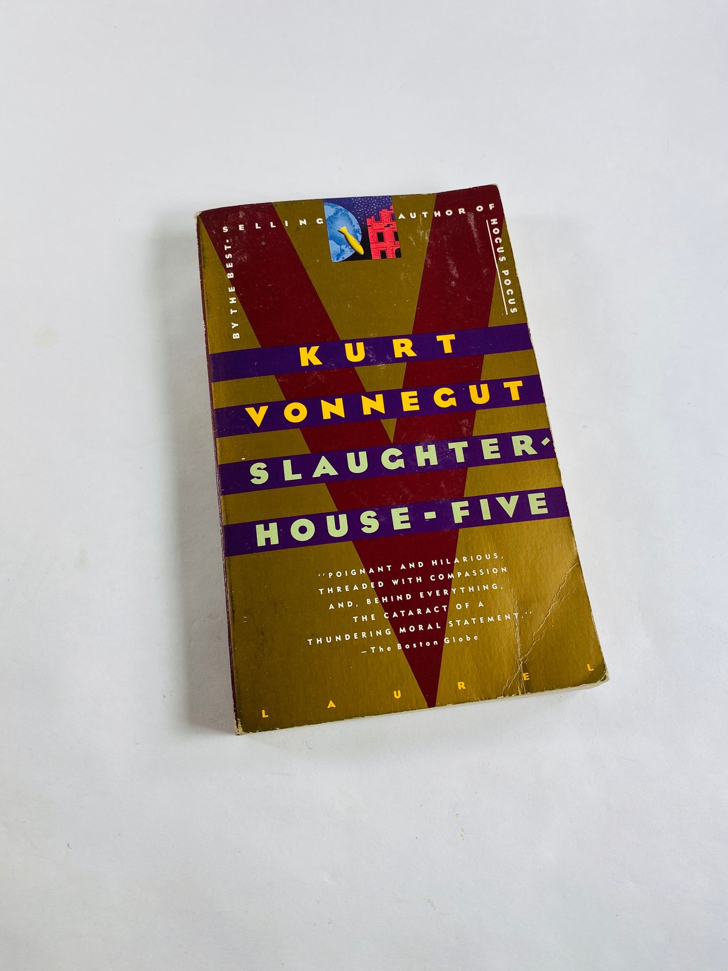 Kurt Vonnegut Slaughterhouse-Five vintage paperback book circa 1991 reminding us how to see the truth.