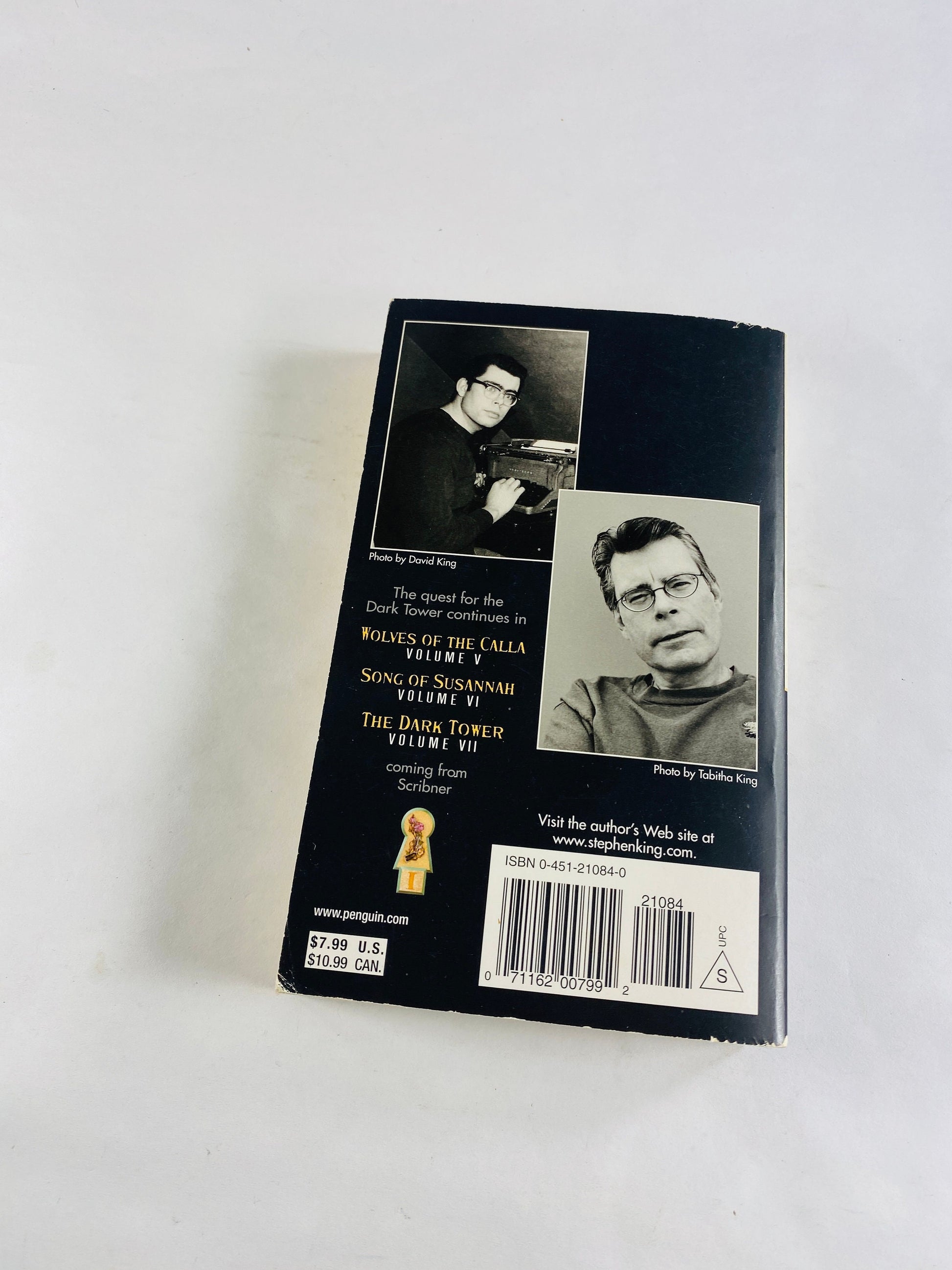 Dark Tower I The Gunslinger by Stephen King vintage paperback book circa 2003. Book Lover Gift.