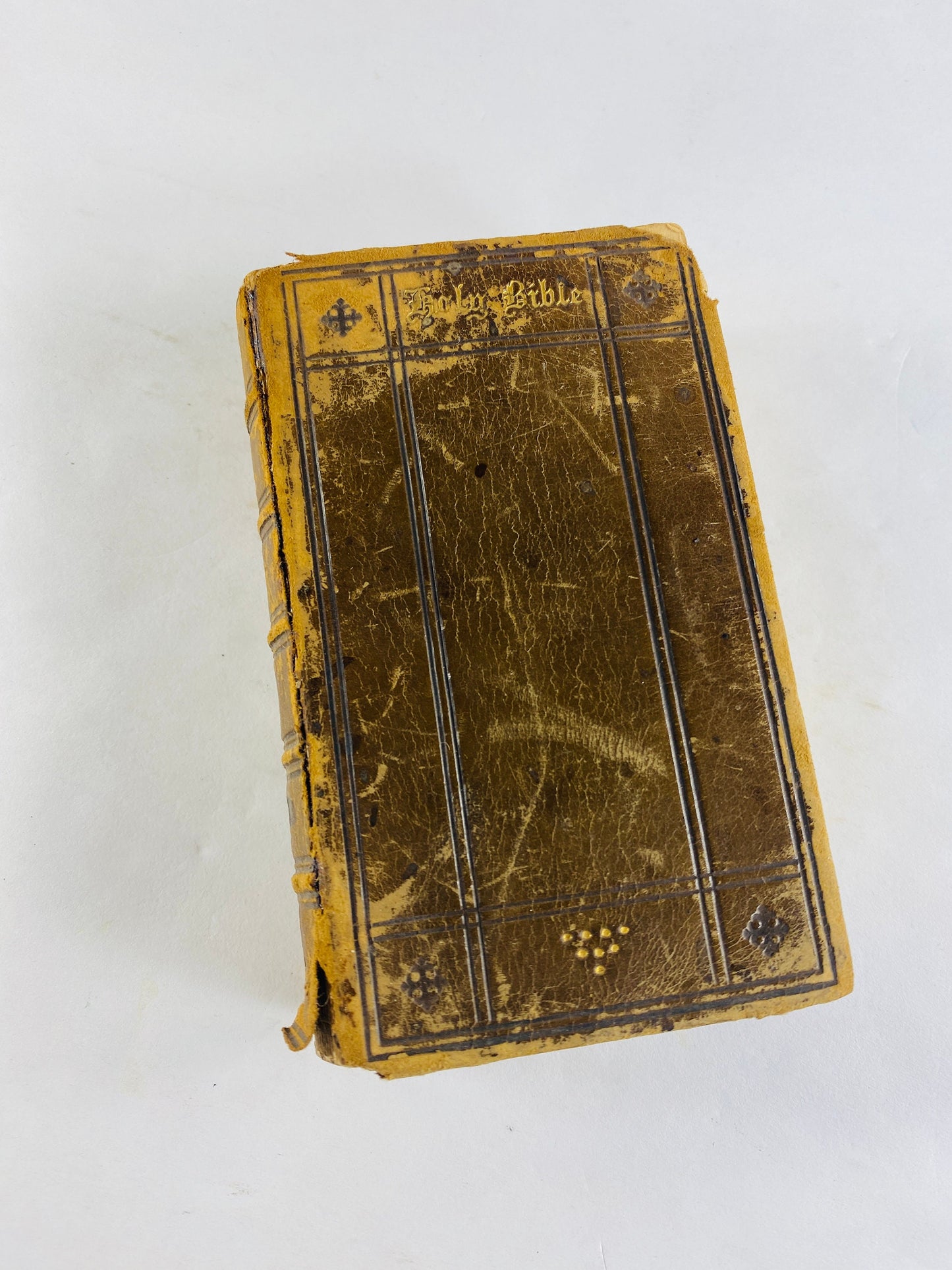 1860 miniature Holy Bible worn leather and stamped gilt Eyre and Spottiswoode for Her Majesty forces King James Old & New Testament book