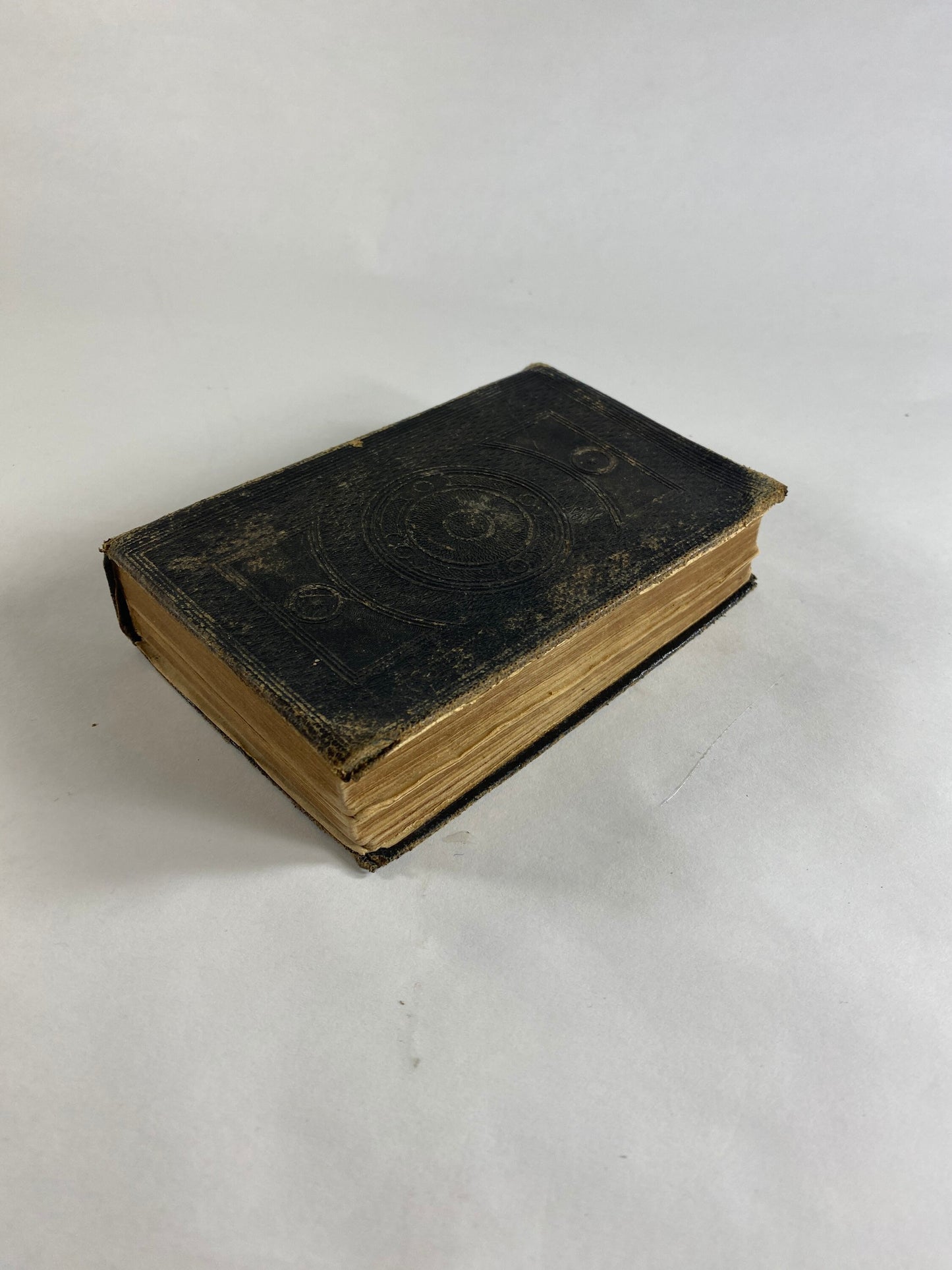 1850 Holy Bible Oxford with worn leather cover London incomplete printing Old New Testament Jesus Christ. Small miniature book decor