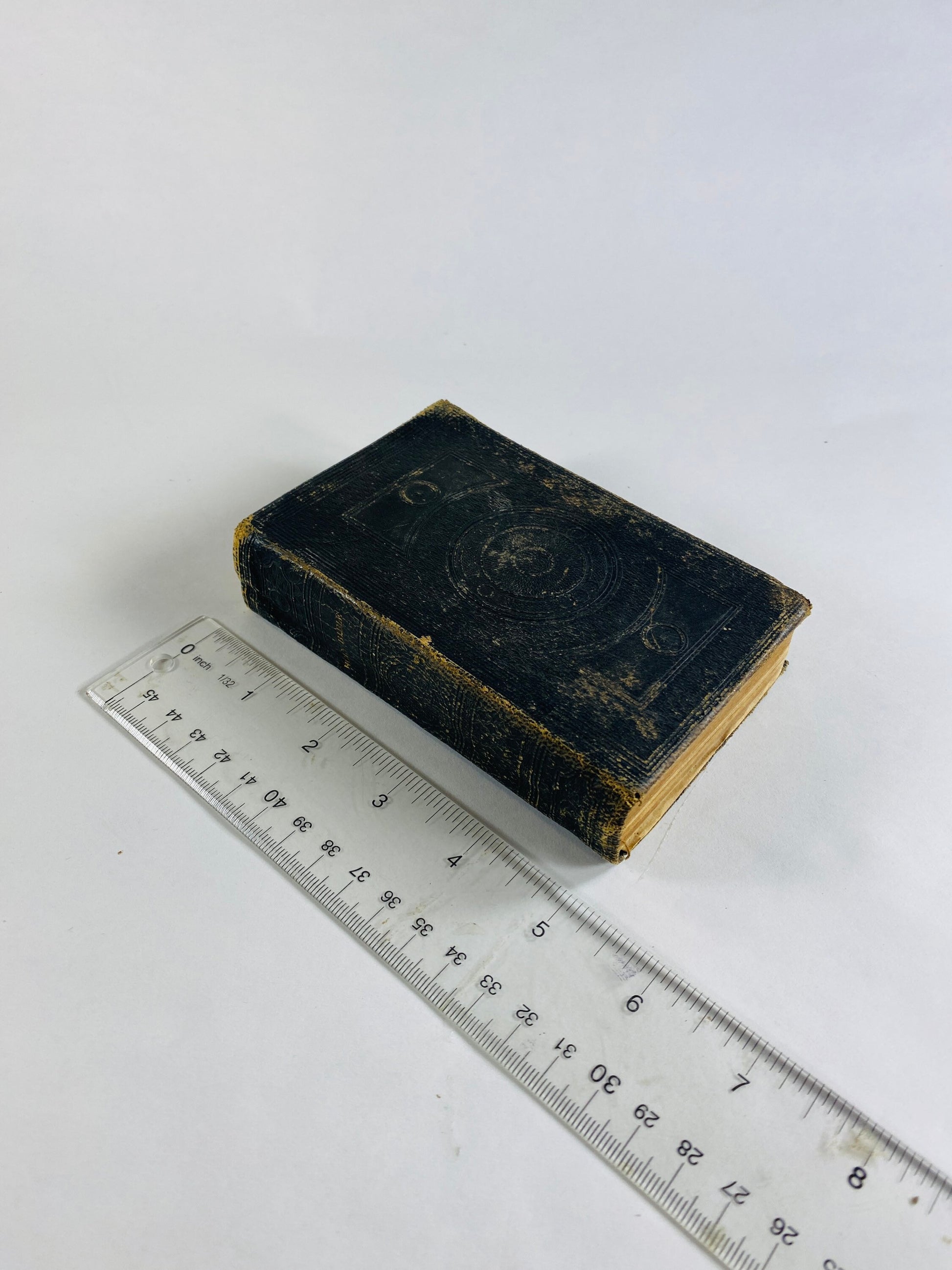 1850 Holy Bible Oxford with worn leather cover London incomplete printing Old New Testament Jesus Christ. Small miniature book decor