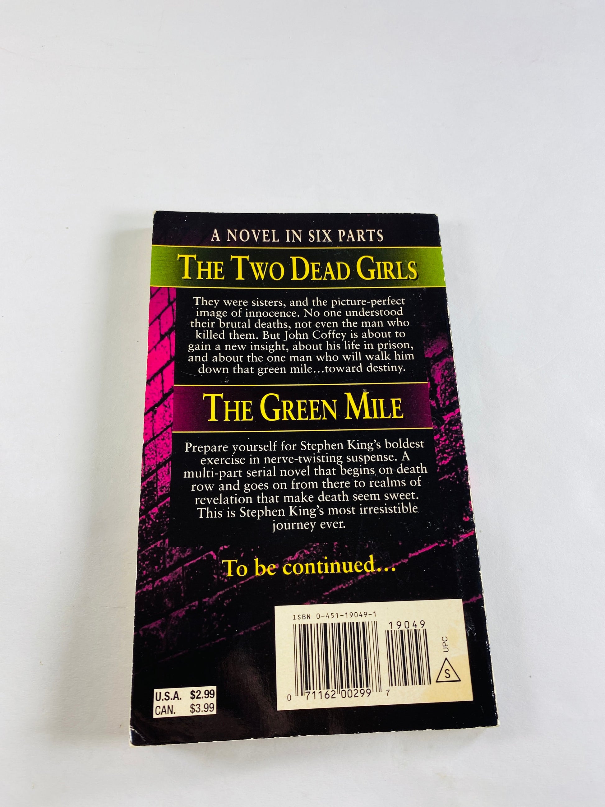 Green Mile Two Dead Girls by Stephen King Vintage paperback book circa 1996 about the a Death Row inmate with healing abilities