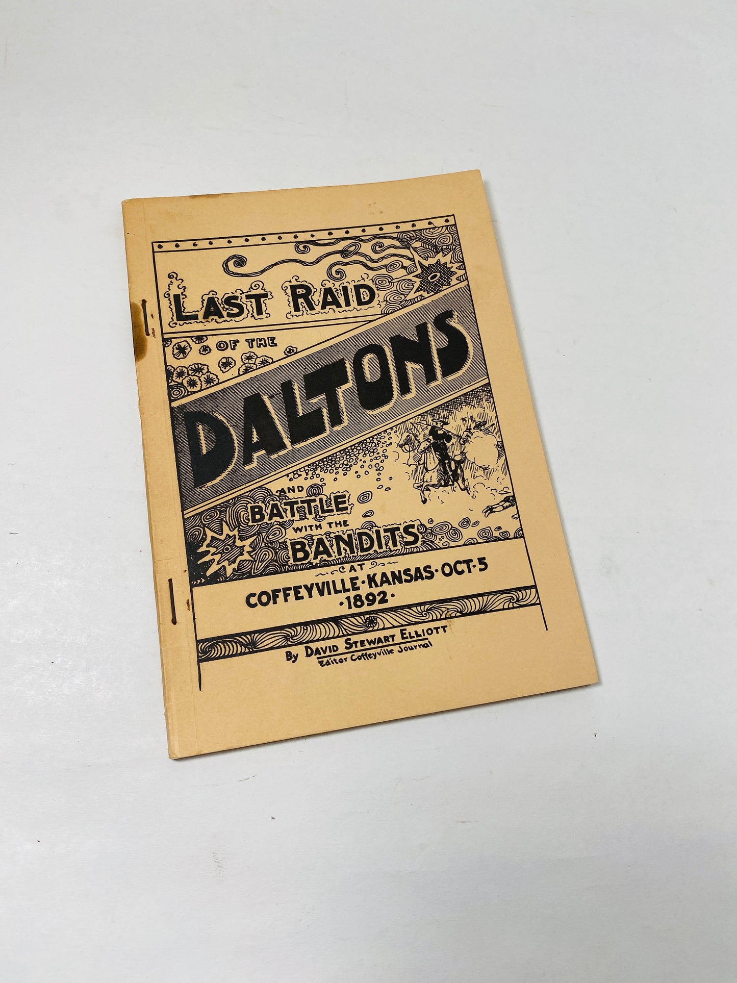 Last Raid of the Dalton’s and Battle of the Bandits vintage paperback booklet Coffeyville Kansas 1892 David Stewart Elliot Historical Museum